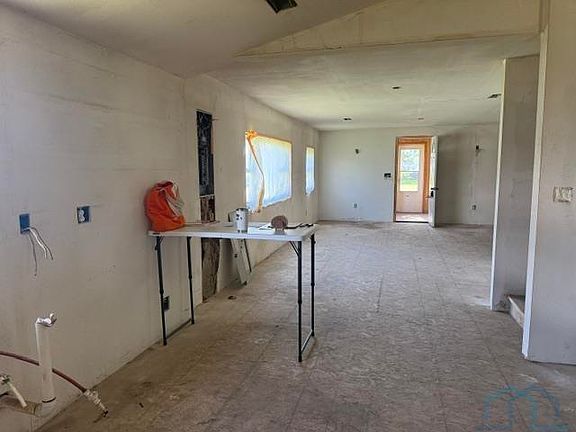 4th image of 109 E Randolph St