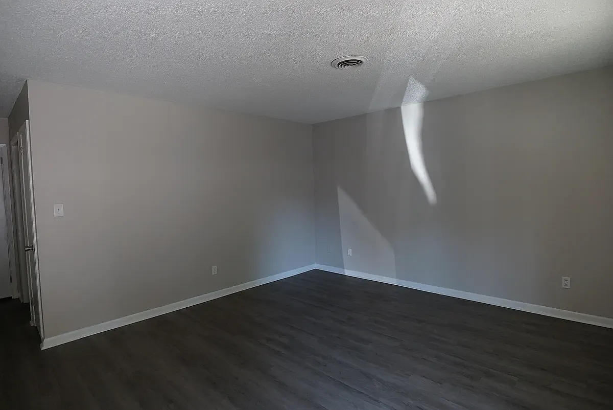 2 bed, $1,000 — Photo 2