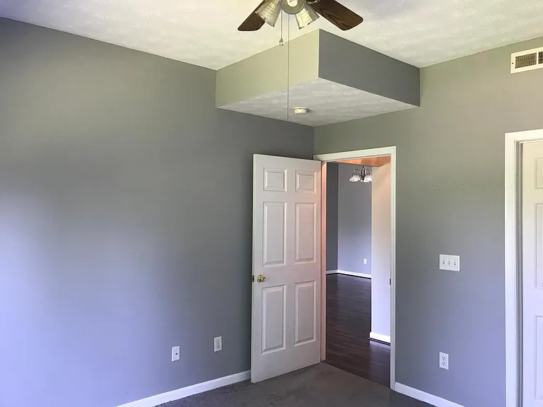 4615 Court Yard Dr — Photo 6