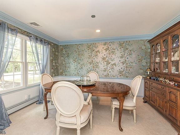 4th image of 28 Lafayette Ln