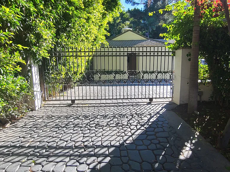1258 Coldwater Canyon Dr #ADU — Photo 18