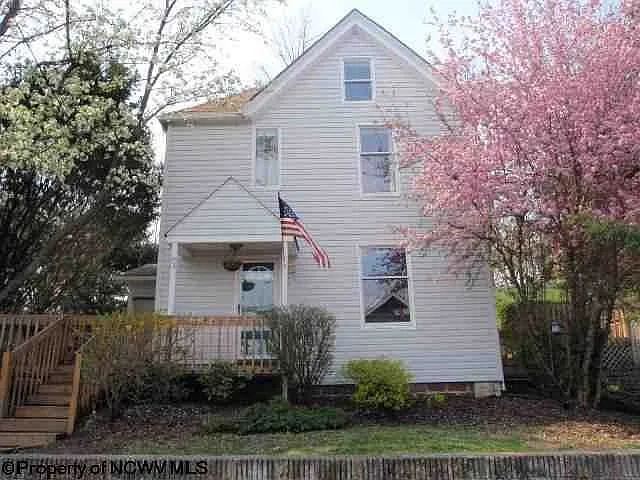 93 E End Ave photo 1