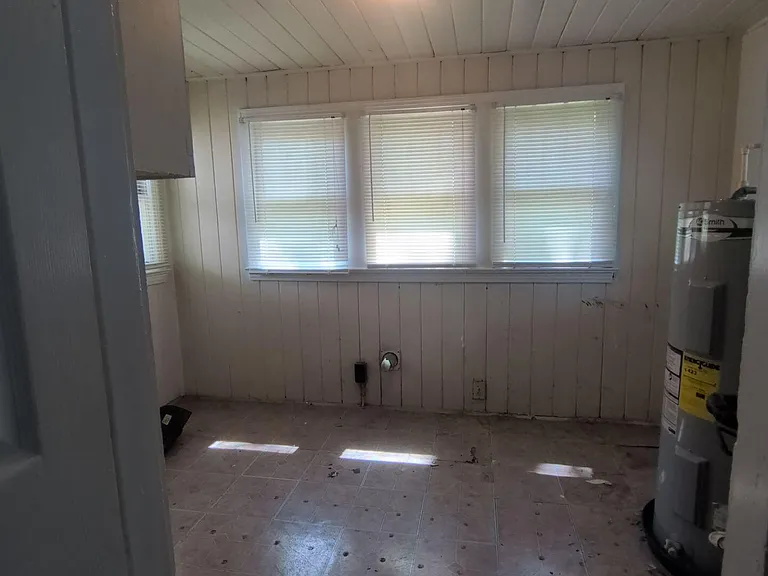 811 Mackinaw St — Photo 7