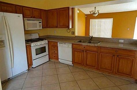 5th image of 12250 Woodglen Cir