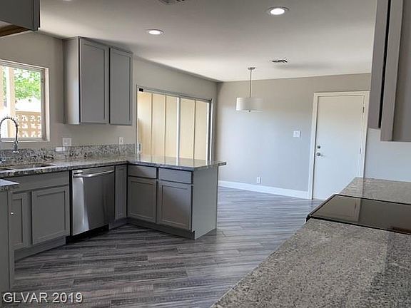 5th image of 1104 Ironwood Dr