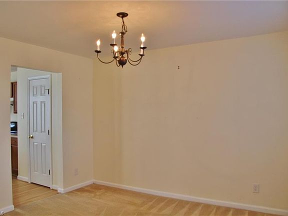 3rd image of 903 Blazingwood Dr