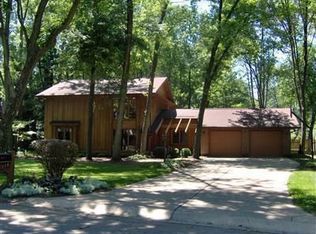 1118 Green Tree Dr, Dayton, OH 45429