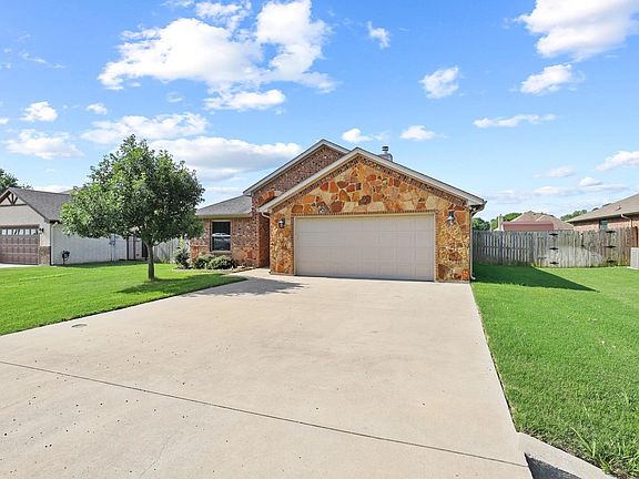 2nd image of 1208 Mary Ann Ct