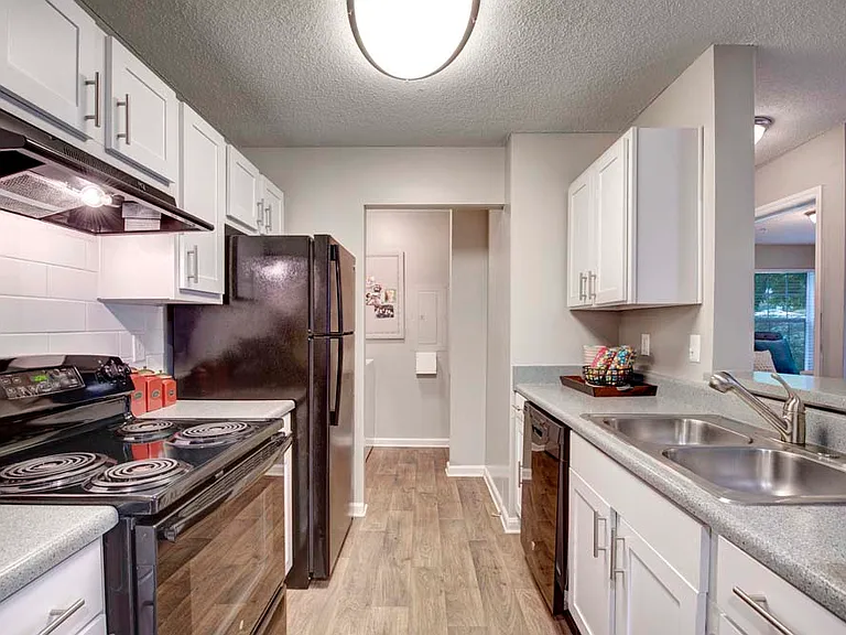 200 Braehill Apartments — Photo 2