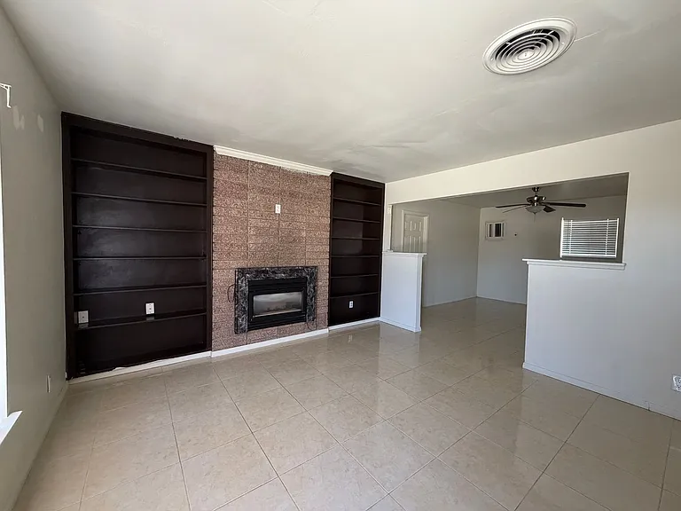 29205 Exeter St — Photo 11