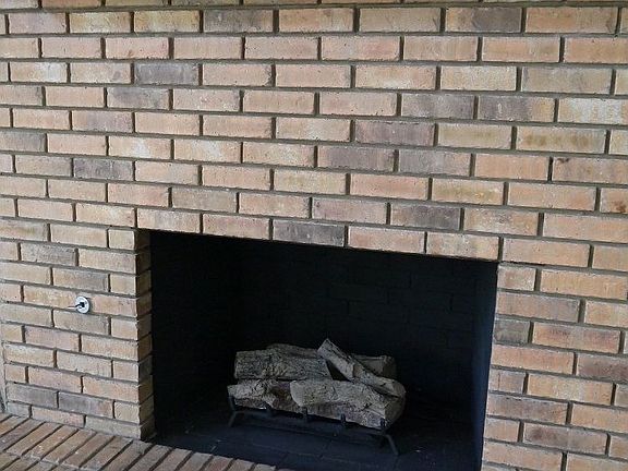 Gas log fireplace