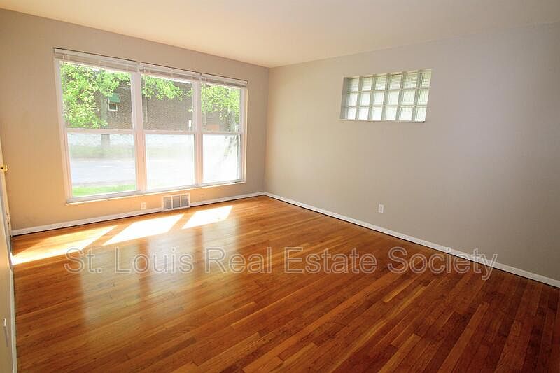 1st image of 625 W Steins St