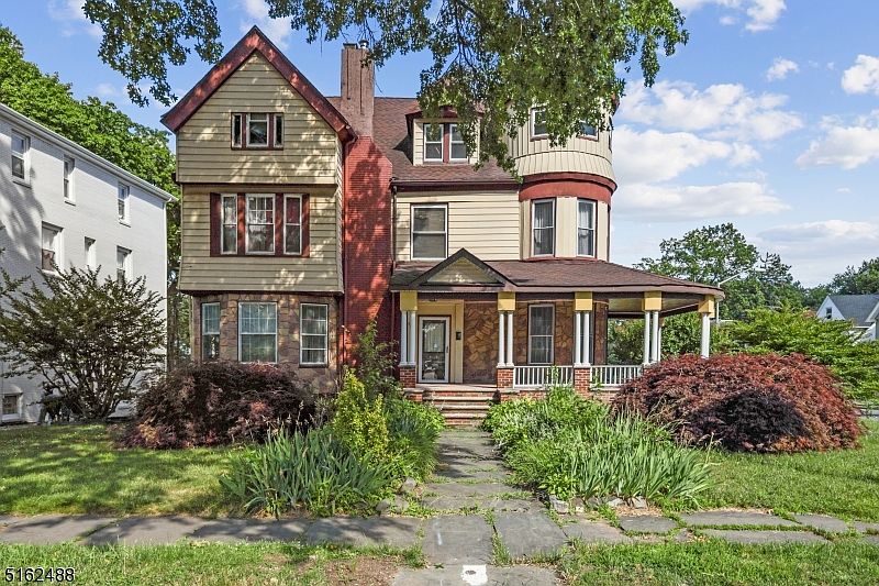 1st image of 372 N Arlington Ave