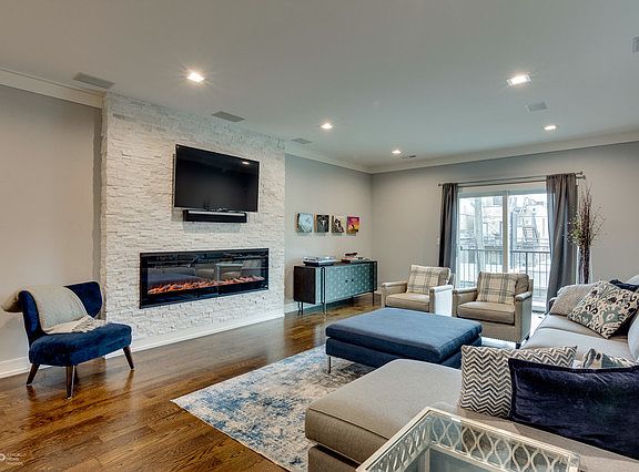 3rd image of 1621 W Superior St #2W