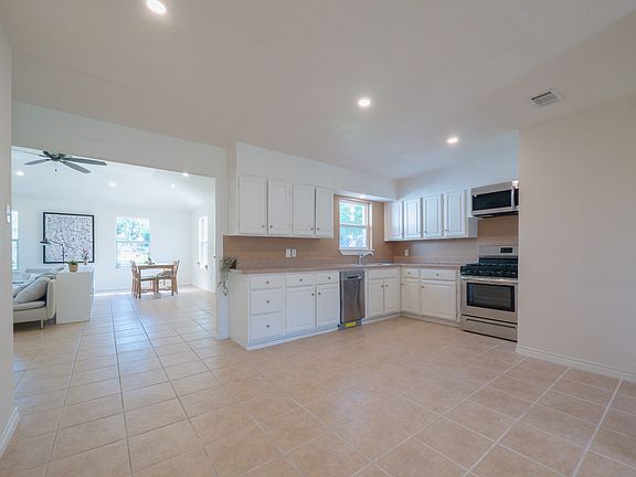 4th image of 2609 McClure St