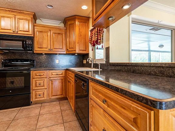 4th image of 12 Knotty Pine Ln