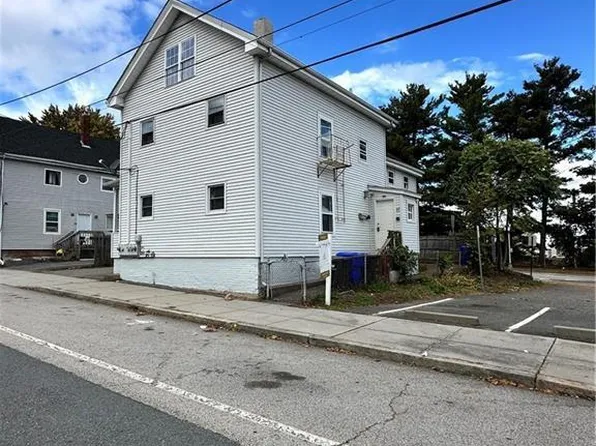 47 Grace St, Pawtucket, RI 02860