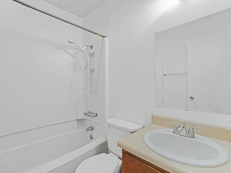 302 Algerita Dr #D — Photo 25