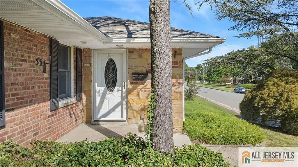 4 bed, 1.0 bath, 1460 sqft, $3,300 — Photo 4