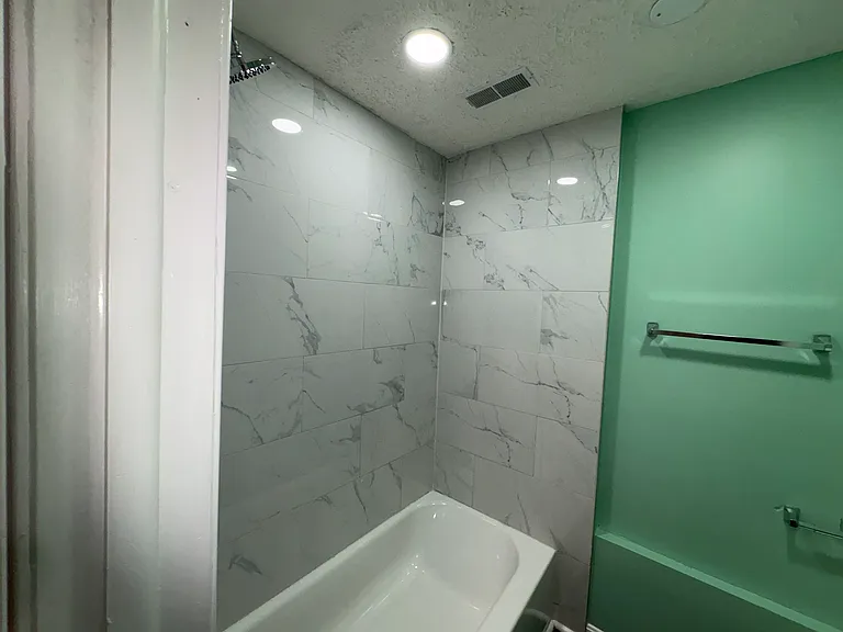 Basement Fullbath