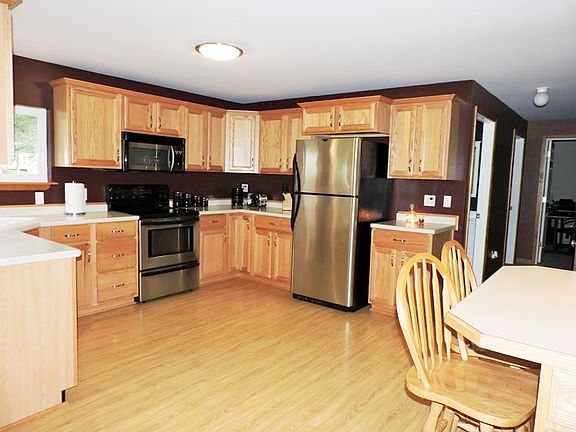 Kitchen does not lack for counter space!