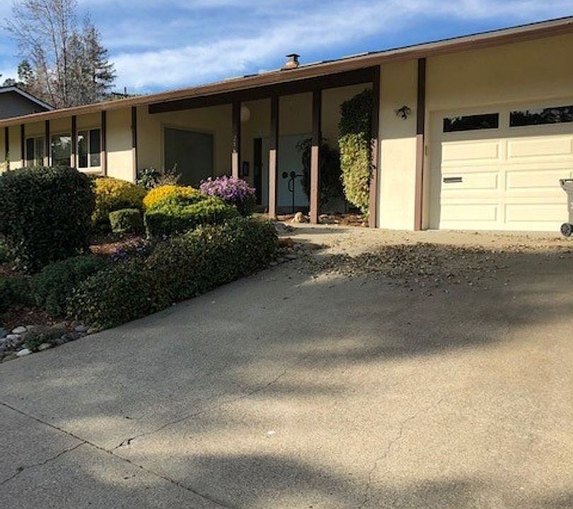 1st image of 216 Daly Ave
