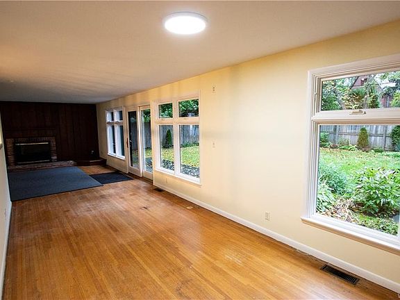 5th image of 796 Forest Ave