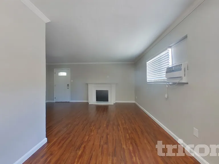 2754 Mayfair Ave — Photo 4