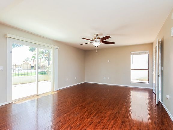 4th image of 1537 E Laurel Ave