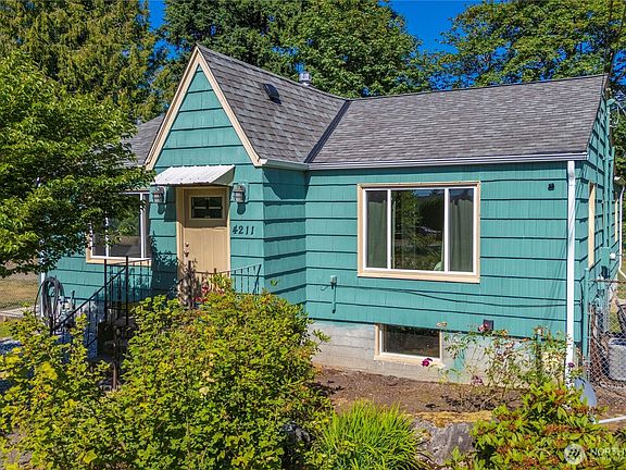 3rd image of 4211 108th Avenue E
