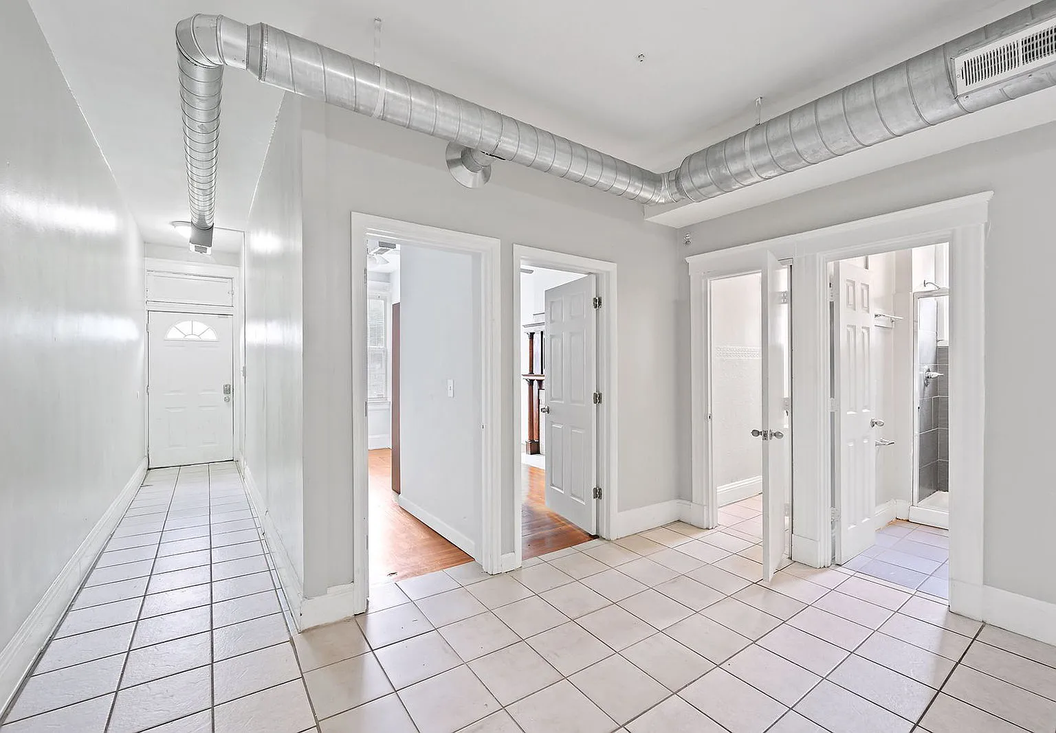 4 bed, 1.5 bath, 966 sqft, $1,880 — Photo 2