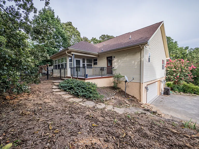 215 Tahlequah Dr — Photo 1