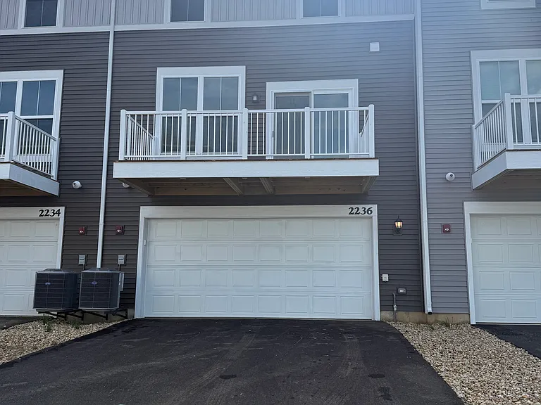 2236 Stonegate Rd — Photo 10