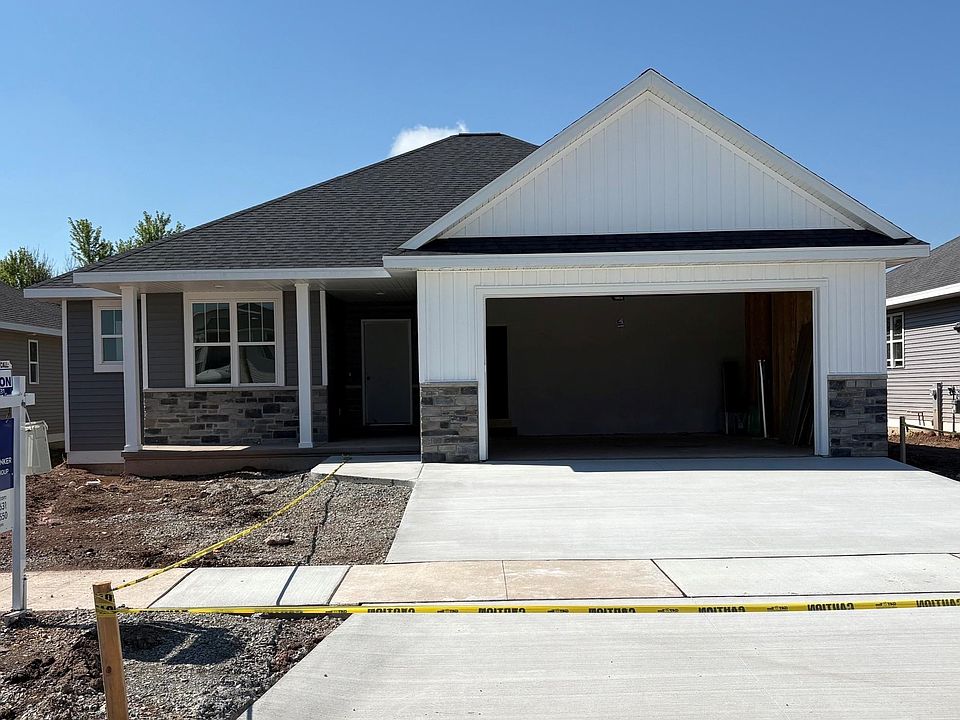 1st image of 2107 E Golden Gate Dr