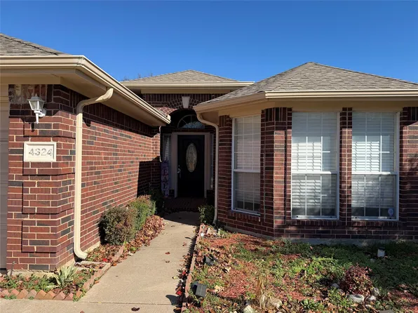 4324 Stone Hollow Way, Fort Worth, TX 76103
