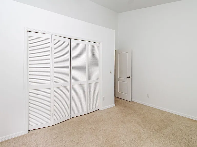 10201 Regent Cir — Photo 28