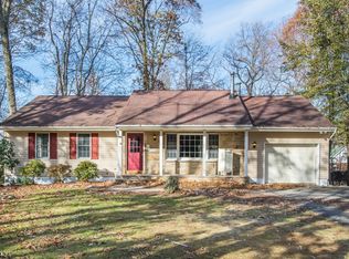 4 Applewood Rd, Hamburg, NJ 07419