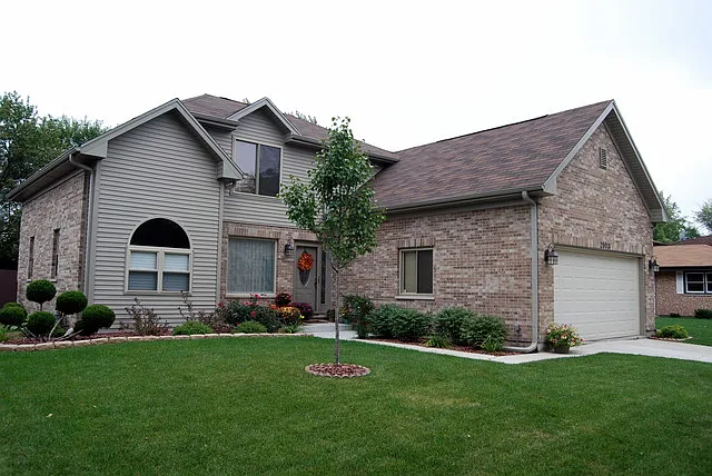 20013 Crescent Ave photo 1