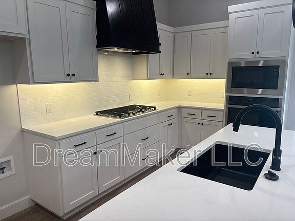 4th image of 1906 Hollow Crest Ct