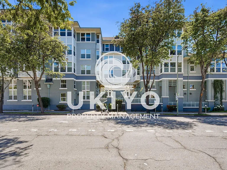 655 12th St #218 — Photo 31