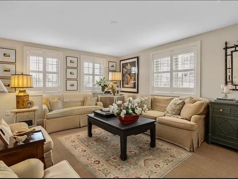 16 Wentworth Rd — Photo 3