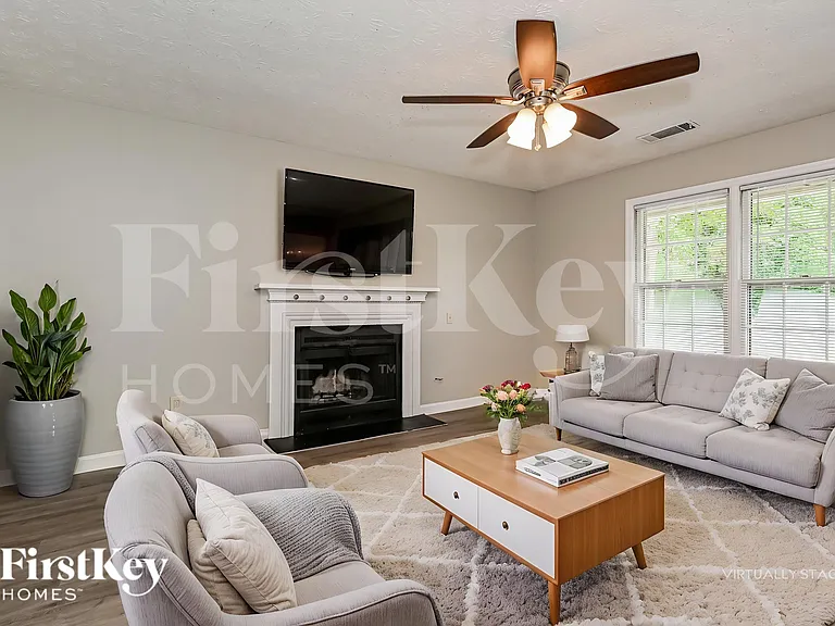 3900 Hadley Farm Dr — Photo 3