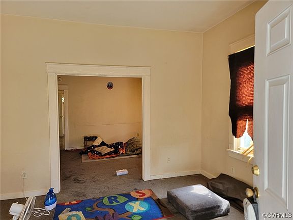 4th image of 1610 Columbia St