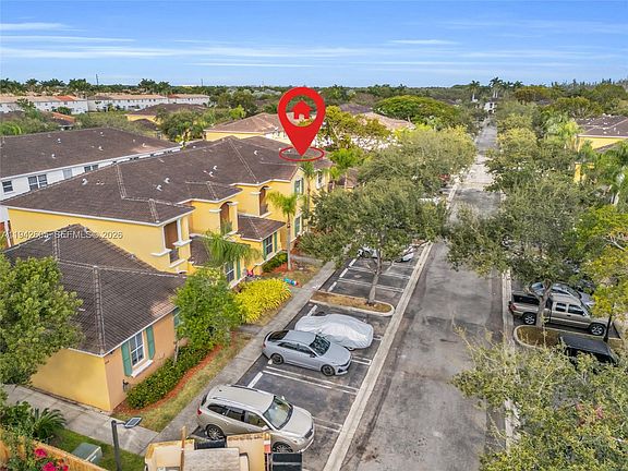 3rd image of 950 NE 42nd Pl