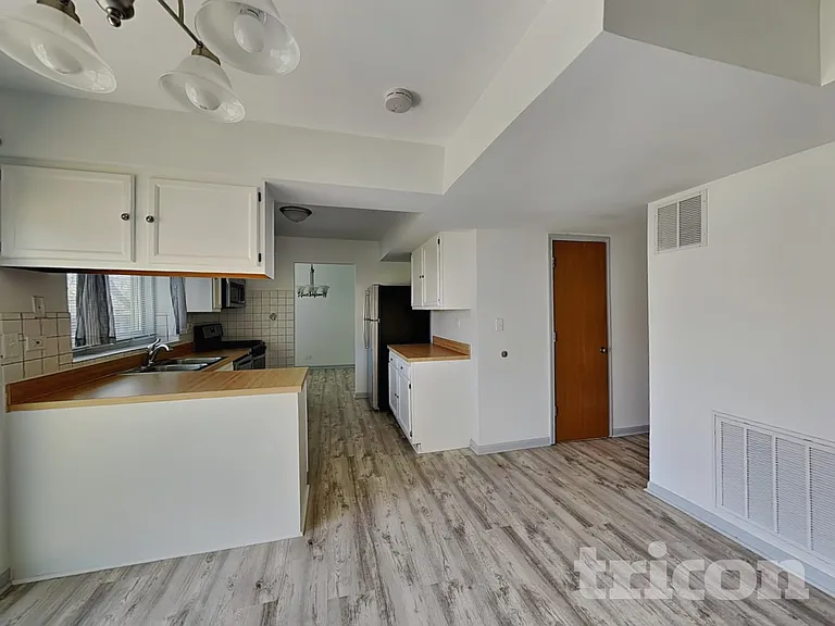 1419 Farrington Ln — Photo 6