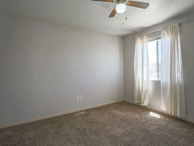 125 E 300 N — Photo 25