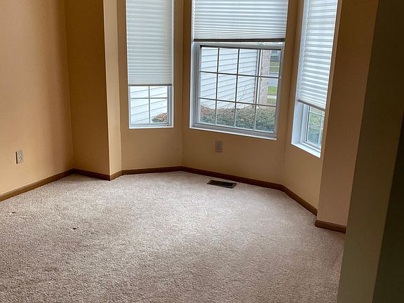 3rd image of 1608 Lexington Dr
