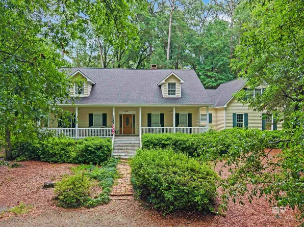 677 Colonial Dr, Fairhope, AL 36532
