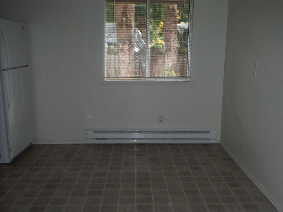 2nd image of 4720 101st Pl NE APT 2