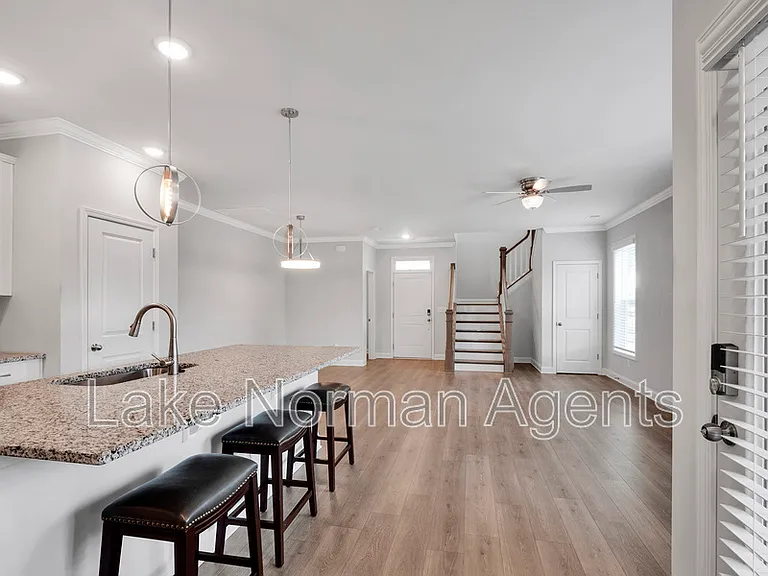 1034 Lyndon Station Dr — Photo 16